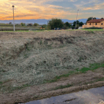Una frana di sponda sull'argine del Calice