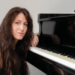 Chiara Lucchesi - pianista, insegnante e cantautrice