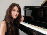 Chiara Lucchesi - pianista, insegnante e cantautrice