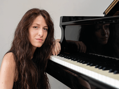 Chiara Lucchesi - pianista, insegnante e cantautrice