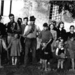 Via di Mezzo - Vignole, 1945. Foto scattata da un soldato inglese alla famiglia Palandri.